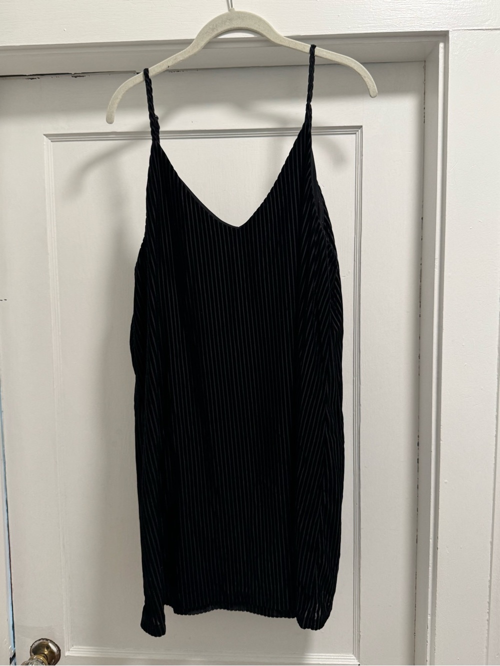 Black Sleeveless V-Neck Velvet Dress
